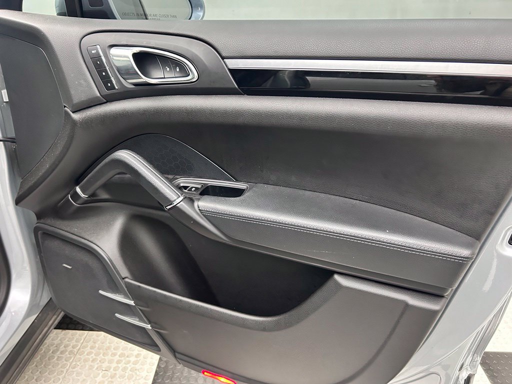 Used 2018 Porsche Cayenne Platinum Edition AWD/4WD image 16