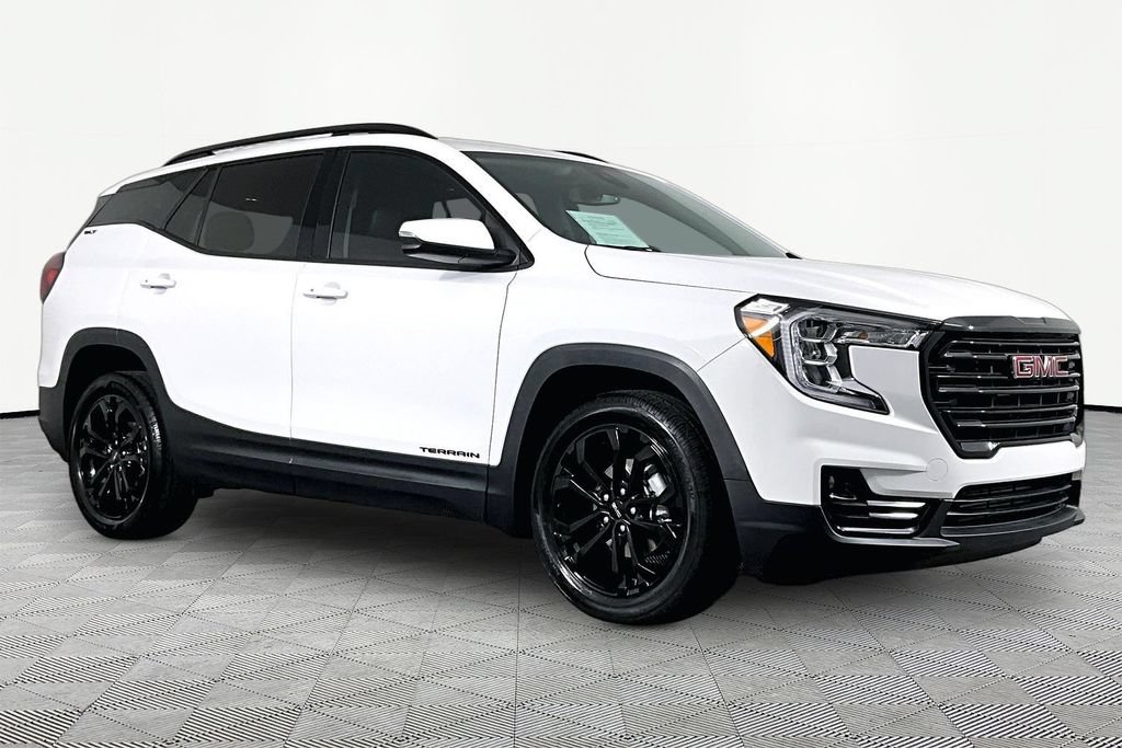 Used 2022 GMC Terrain SLT w/ Elevation Edition FWD image 3