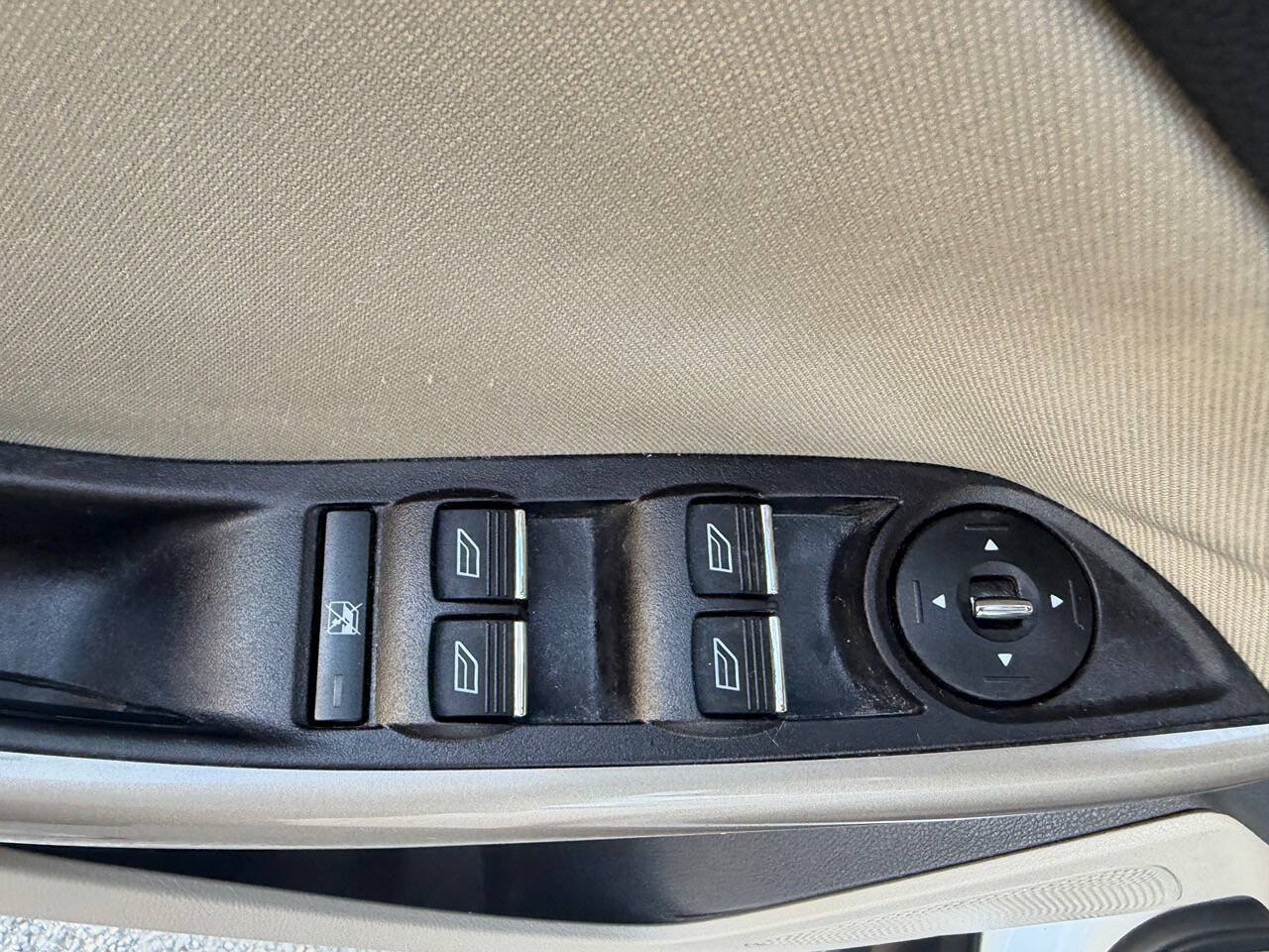 Used 2012 Ford Focus SEL FWD image 17