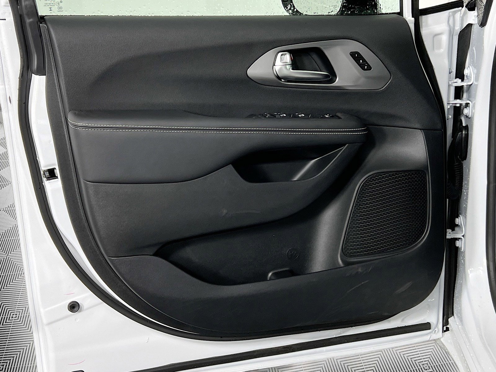 New 2026 Chrysler Pacifica Select FWD image 19