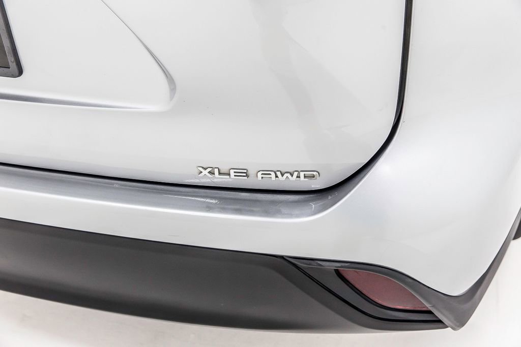 Used 2021 Toyota Highlander XLE image 9