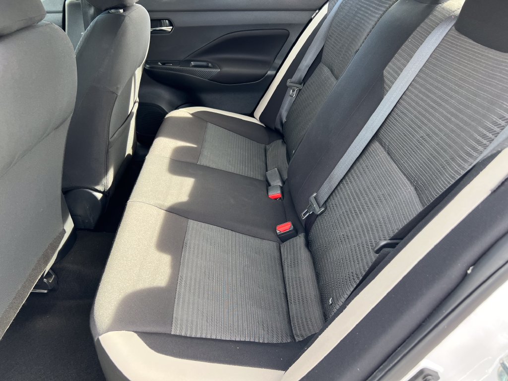Used 2022 Nissan Versa SV FWD image 11