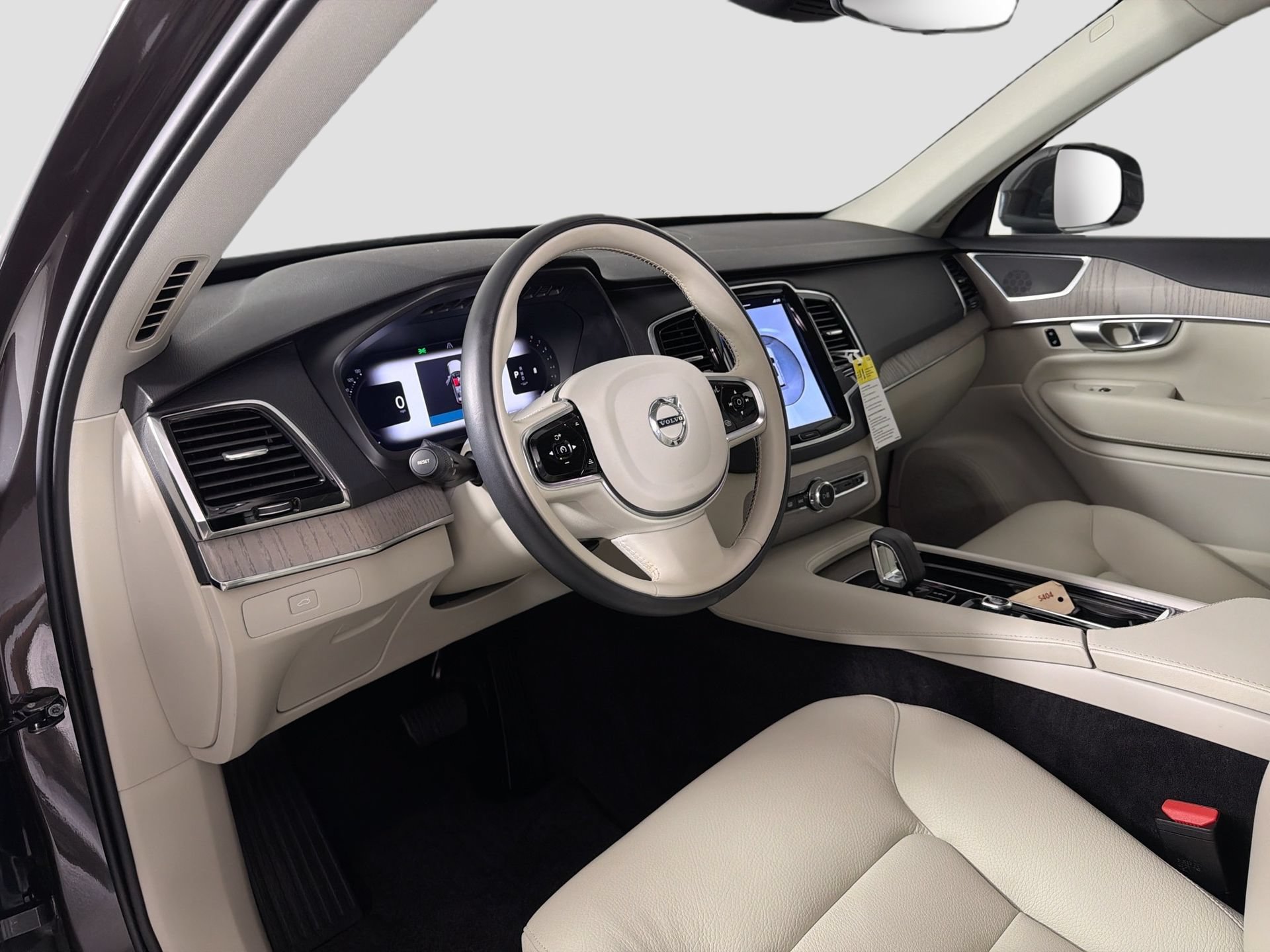 Certified 2024 Volvo XC90 B5 Plus w/ Protection Package AWD/4WD image 10