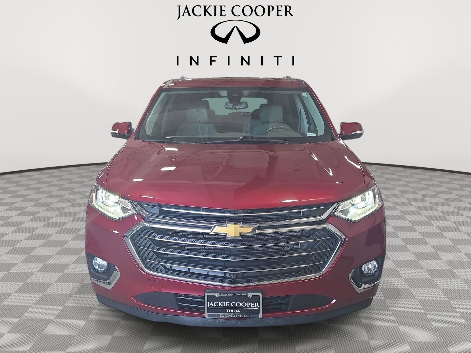 Used 2020 Chevrolet Traverse Premier FWD image 2