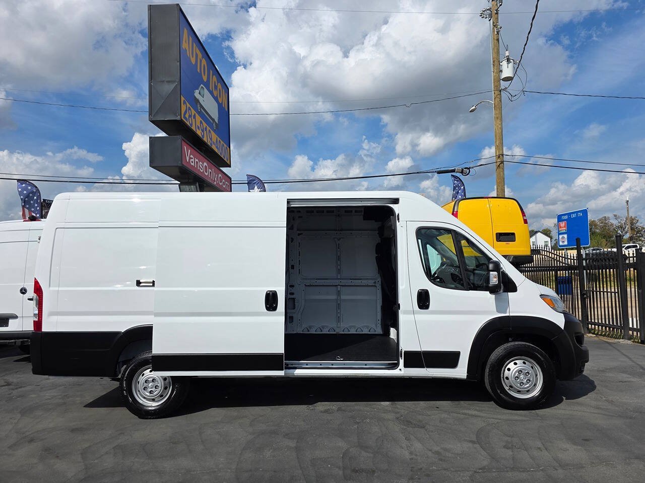 Used 2023 RAM ProMaster 3500 w/ Driver Convenience Group FWD image 5