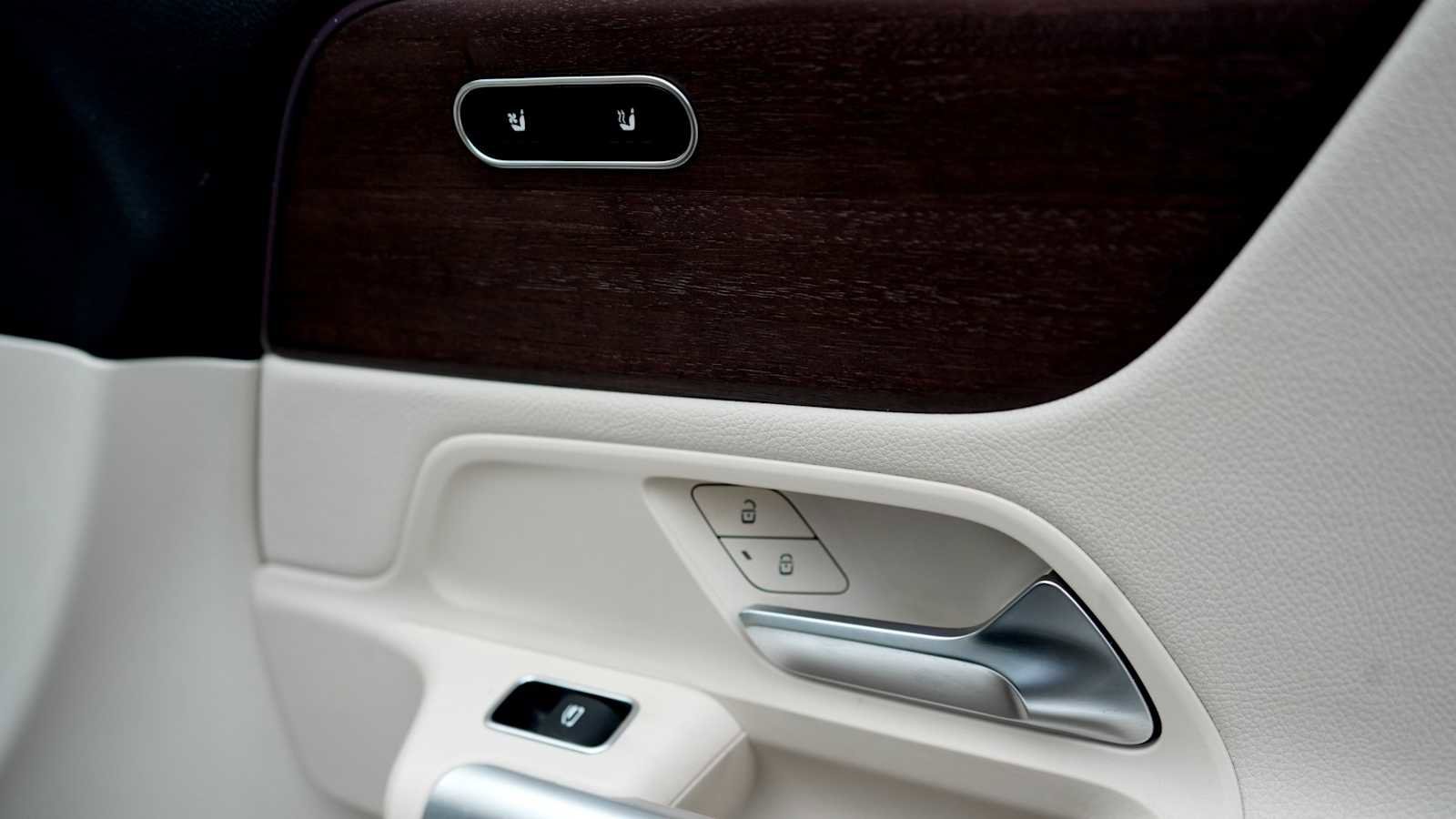 Certified 2022 Mercedes-Benz EQB 300 4MATIC w/ Exclusive Package image 37