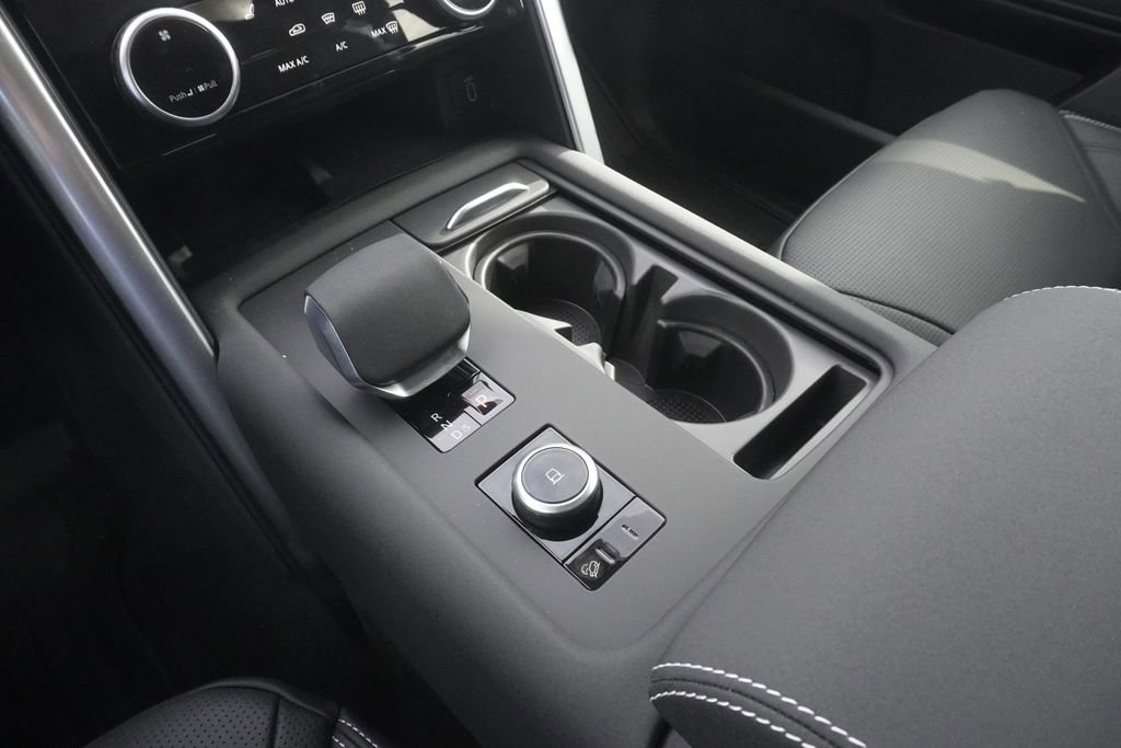 New 2026 Land Rover Discovery Limited Edition image 14