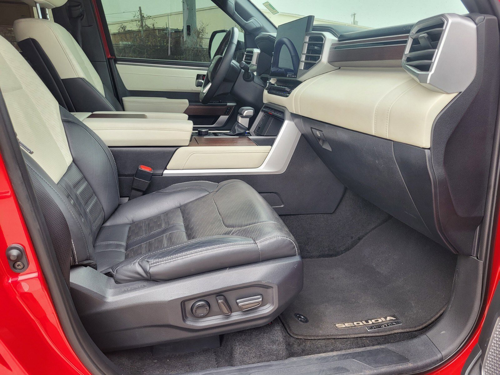 Used 2024 Toyota Sequoia Capstone image 12