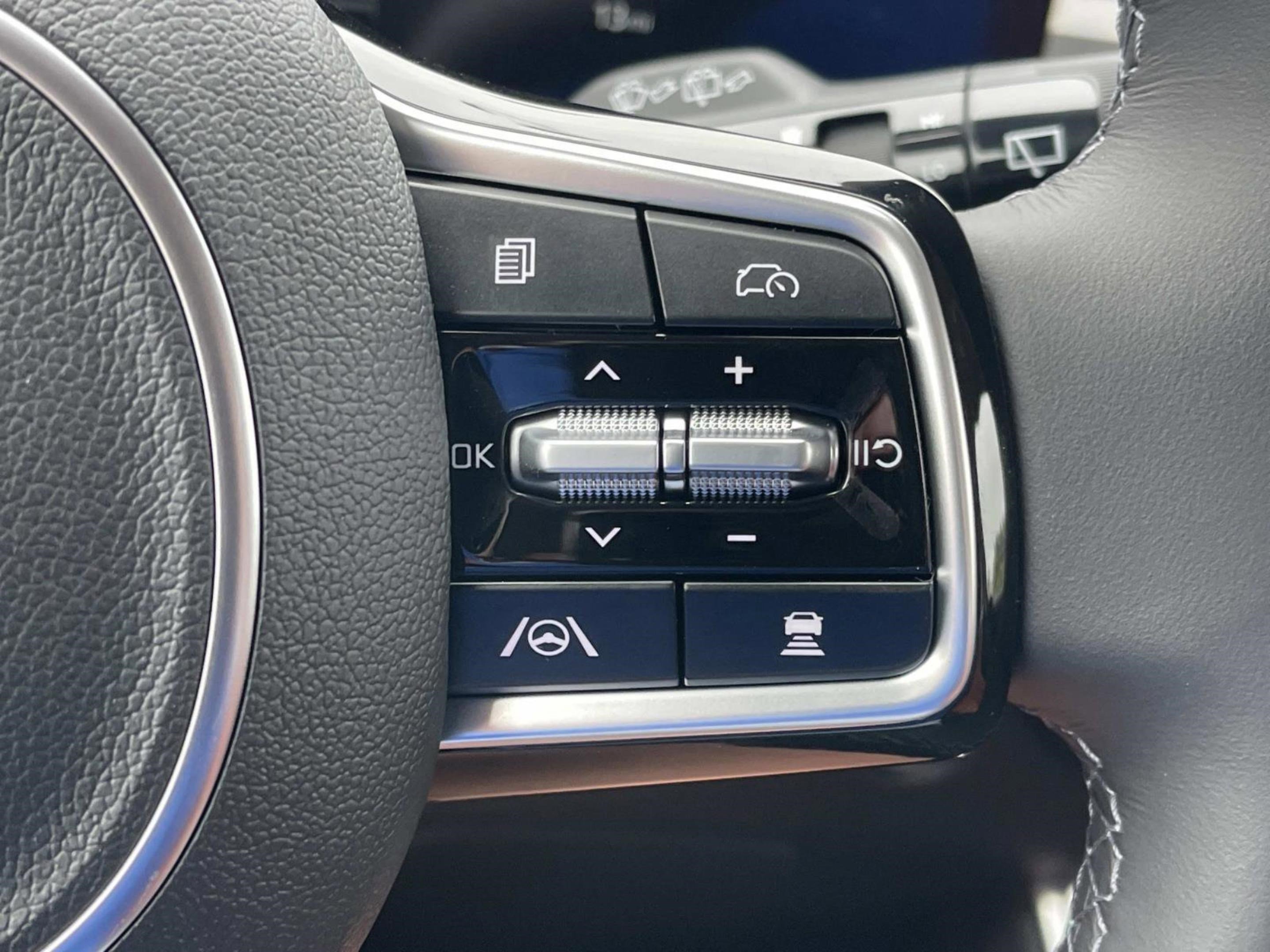 New 2026 Kia Carnival SX w/ SX Dark Edition Package image 37