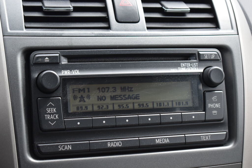 Used 2012 Toyota Corolla LE image 11