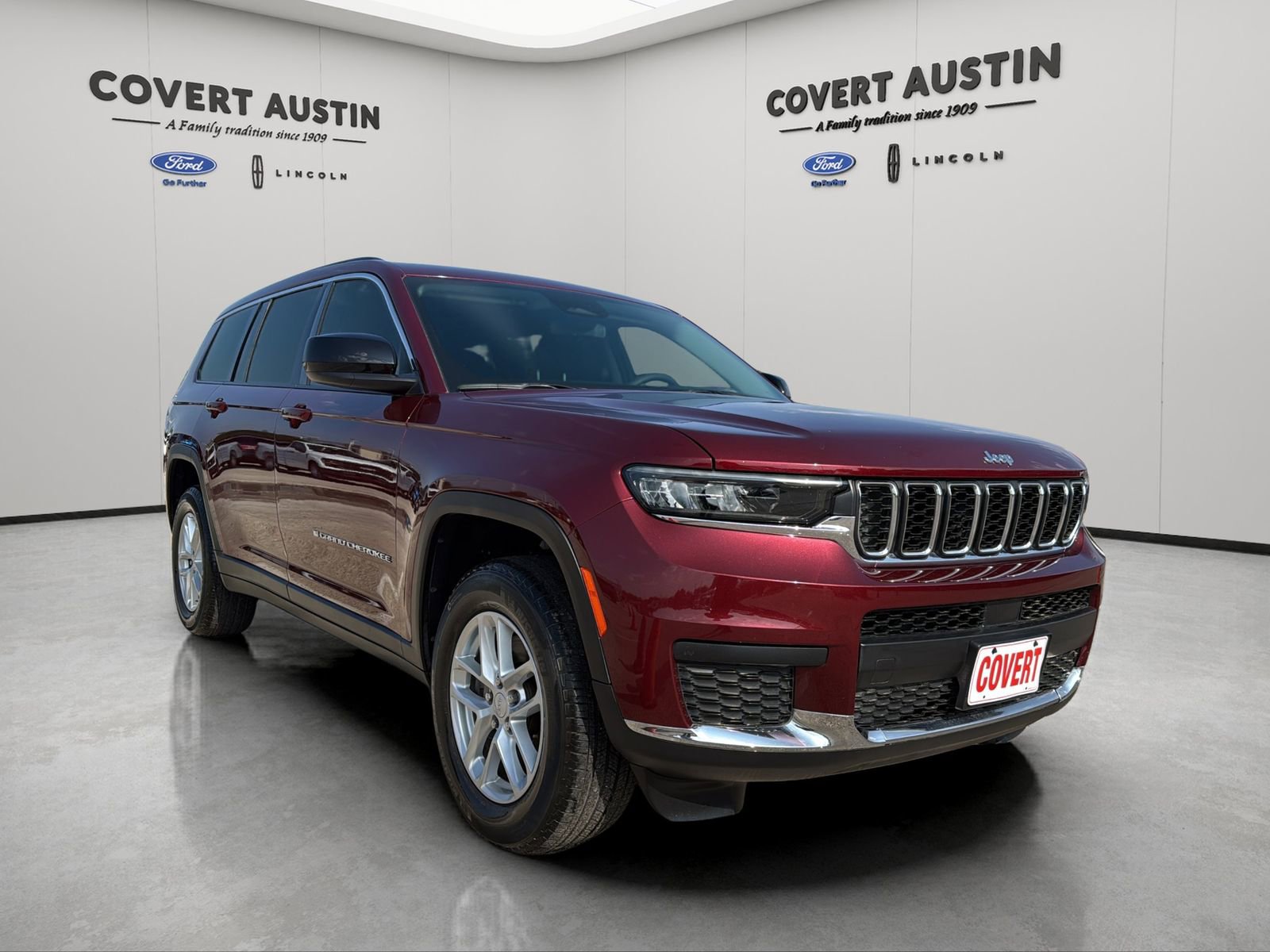 Used 2024 Jeep Grand Cherokee L Laredo RWD image 7