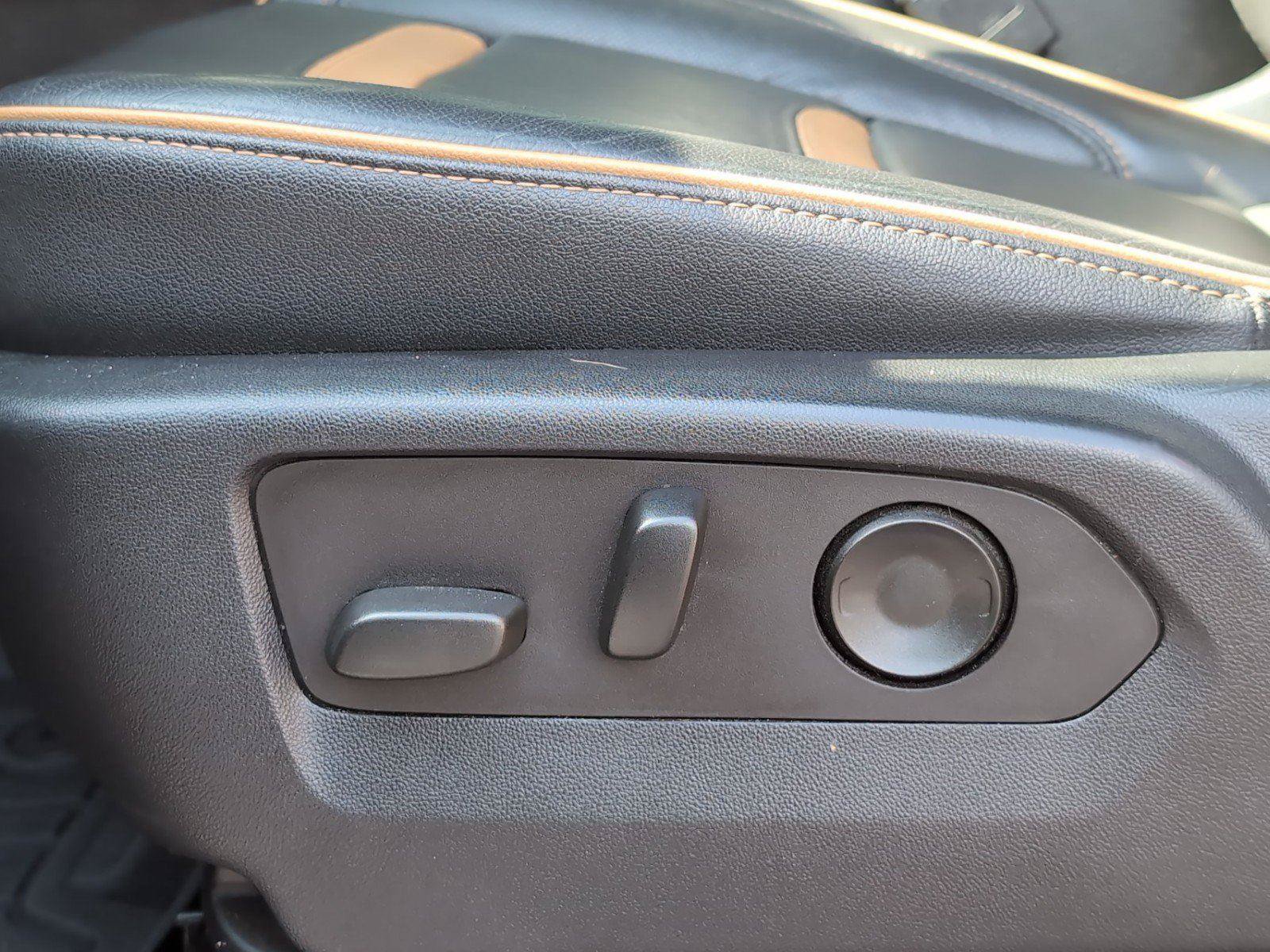Used 2023 GMC Yukon AT4 AWD/4WD image 16