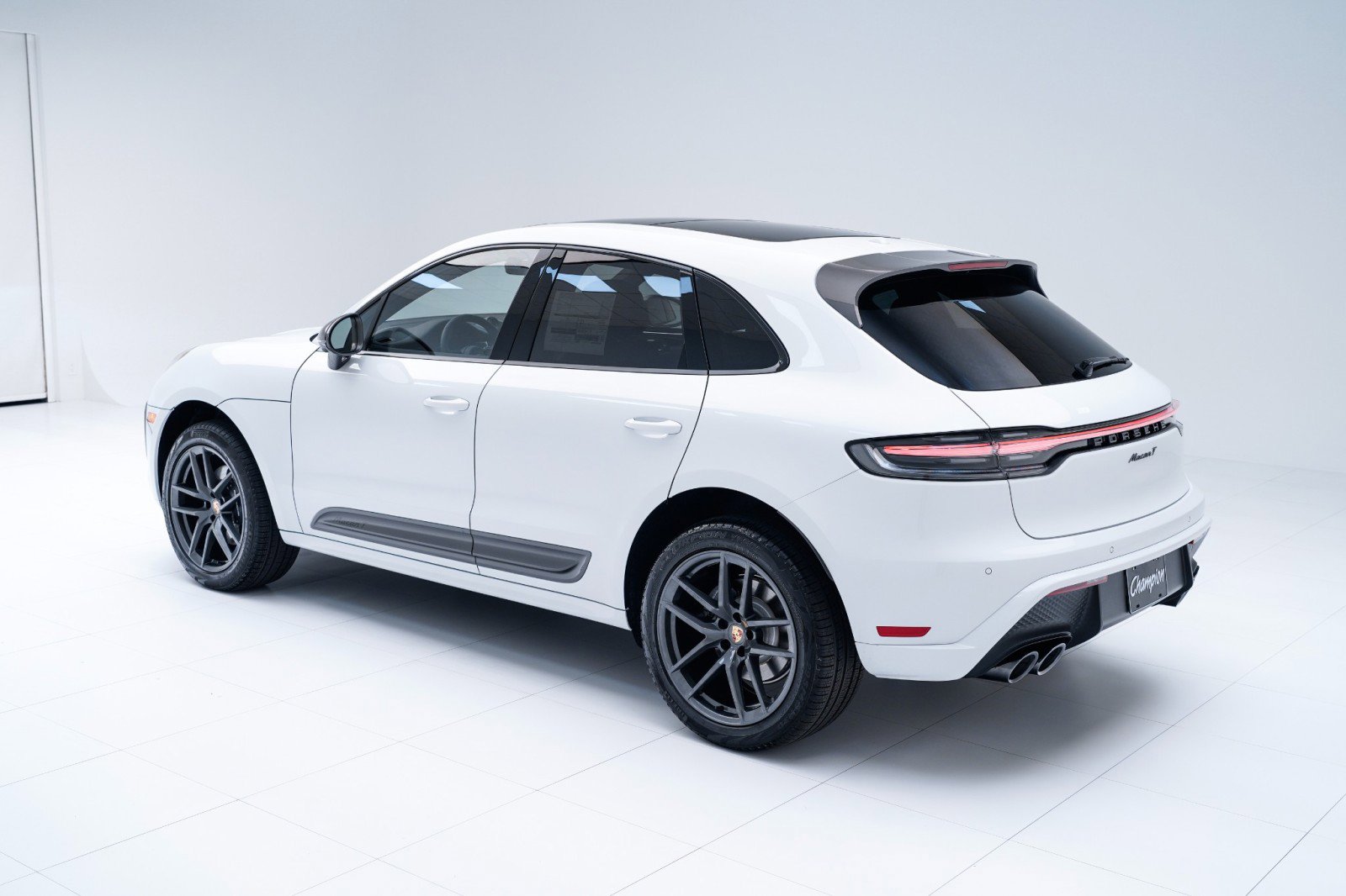 Certified 2026 Porsche Macan Turbo image 3