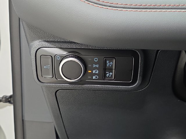 Used 2026 Ford Explorer Active AWD/4WD image 24