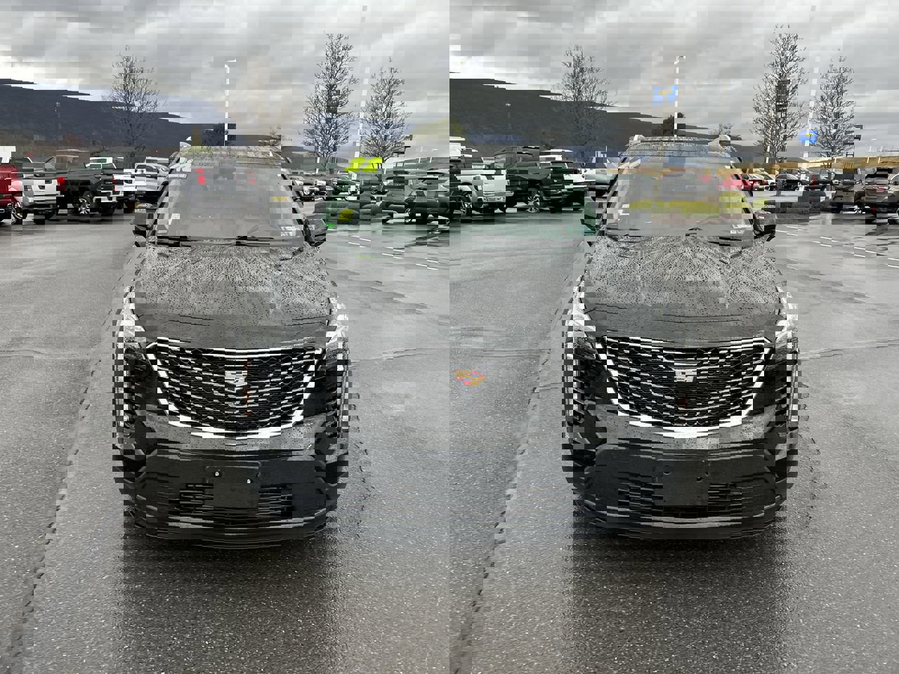 Used 2022 Cadillac XT4 Luxury w/ Cold Weather Package image 2