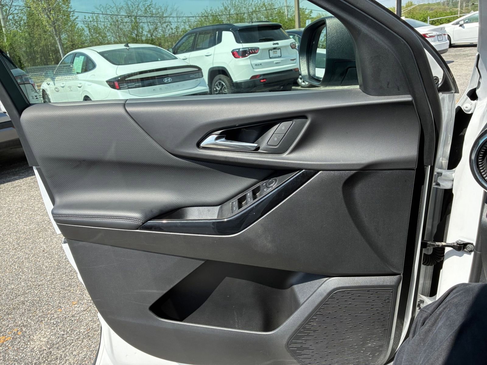 Used 2025 Chevrolet Equinox LT image 18