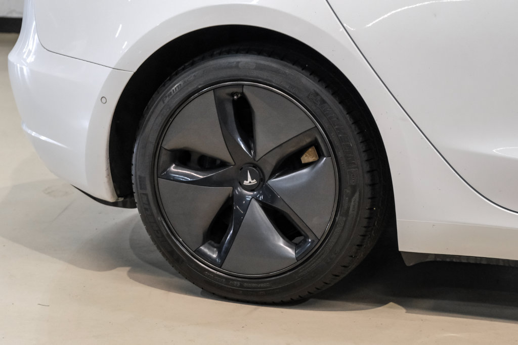 Used 2018 Tesla Model 3 Long Range RWD image 44