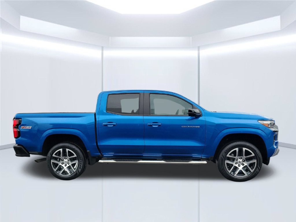 Used 2023 Chevrolet Colorado Z71 w/ Z71 Convenience Package 2 AWD/4WD image 4