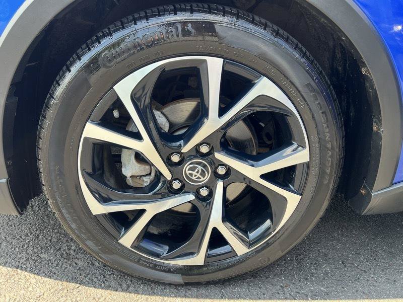 Used 2018 Toyota C-HR XLE FWD image 24