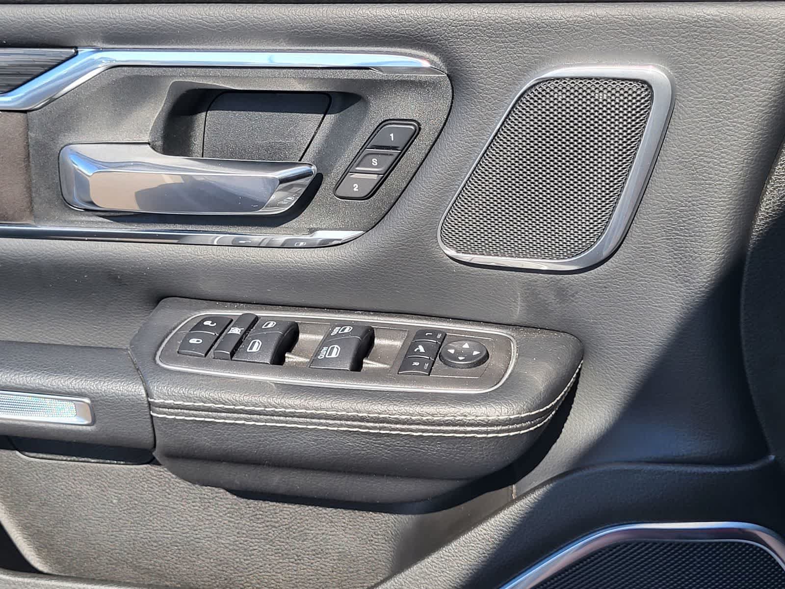 Used 2024 RAM 1500 Laramie AWD/4WD image 18