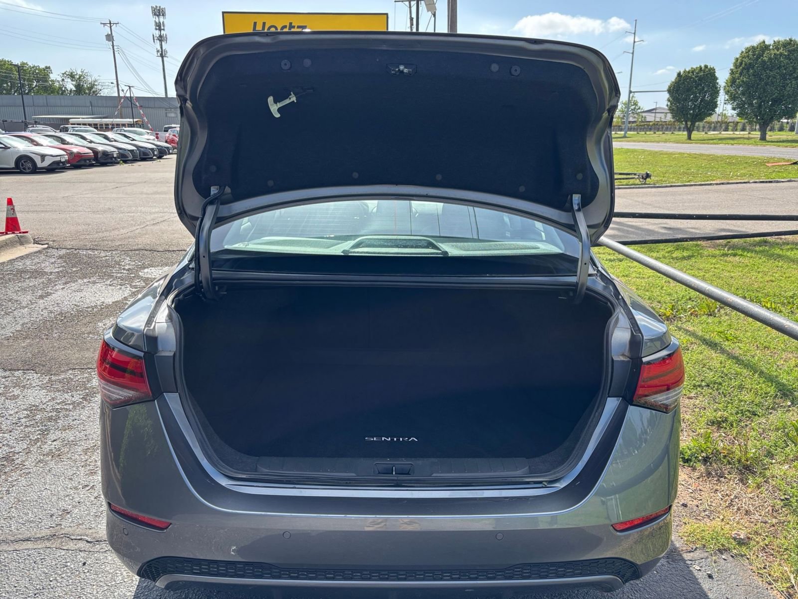 Used 2025 Nissan Sentra SV FWD image 29