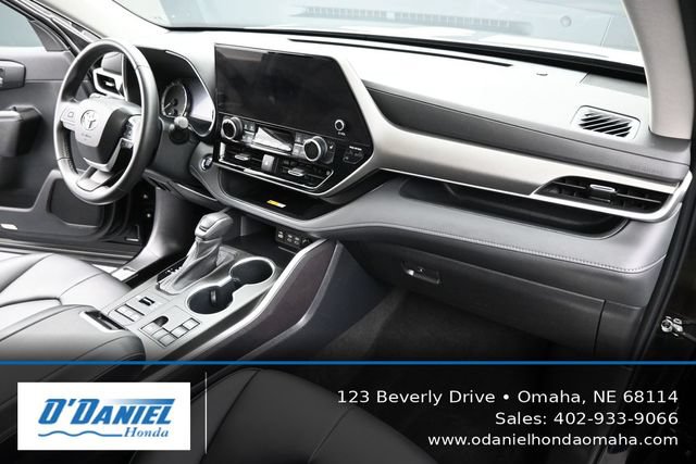 Used 2023 Toyota Highlander XLE AWD/4WD image 46