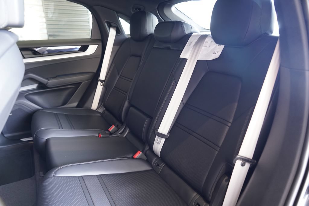 New 2026 Porsche Cayenne Coupe AWD/4WD image 26