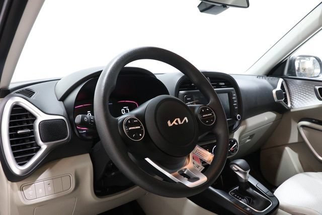 Used 2025 Kia Soul LX w/ LX Technology Package FWD image 15