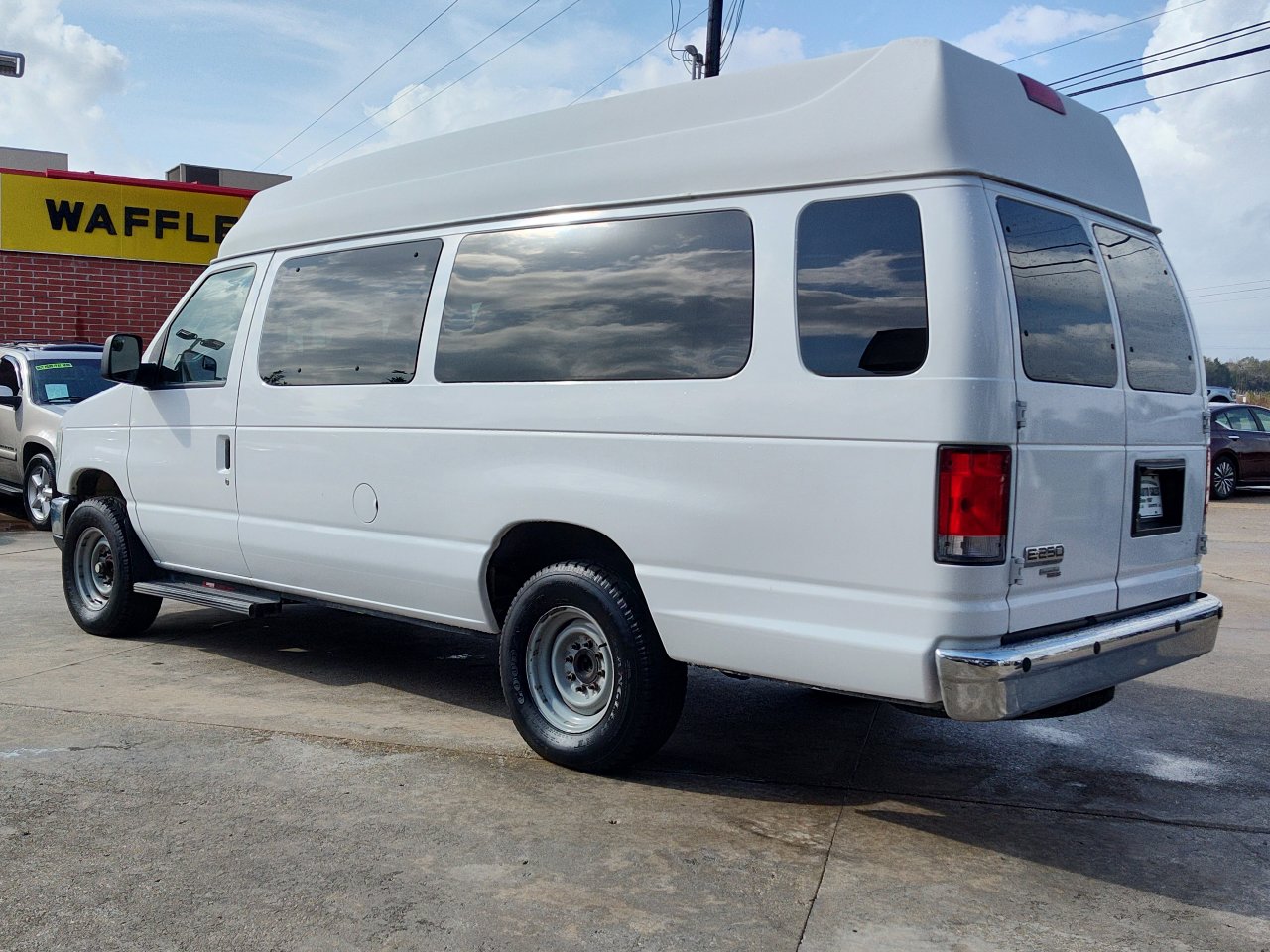 Used 2013 Ford E-250 and Econoline 250 Extended w/ Premium Van Group image 4