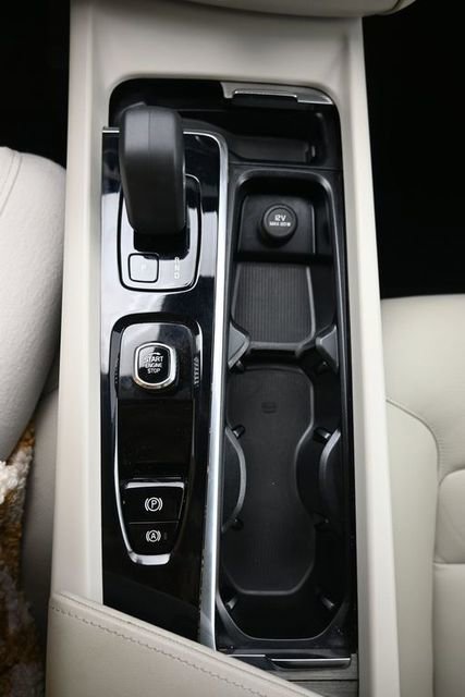 Used 2023 Volvo XC60 B5 Plus w/ Climate Package image 11