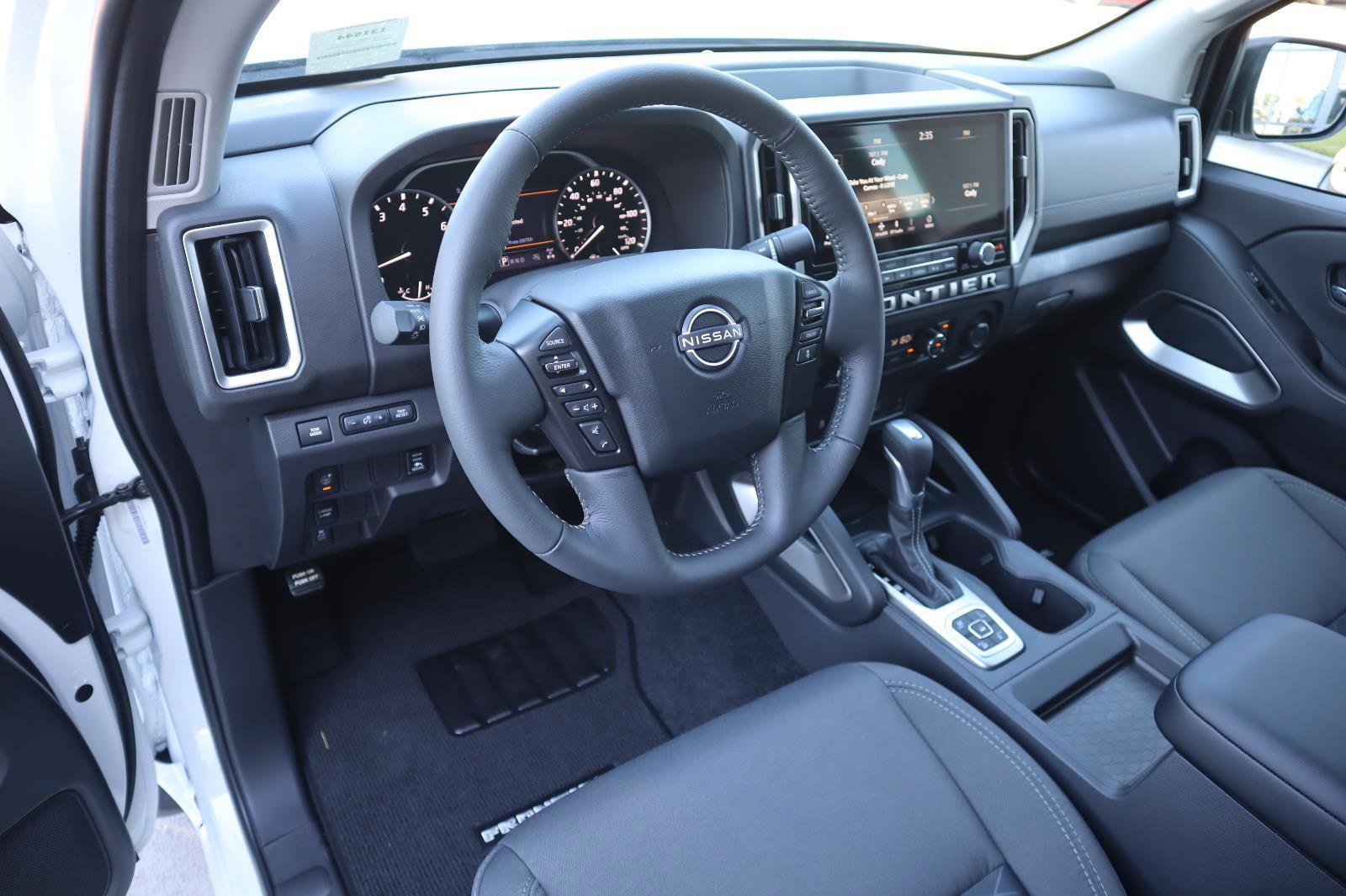 New 2026 Nissan Frontier 4x4 Crew Cab image 23