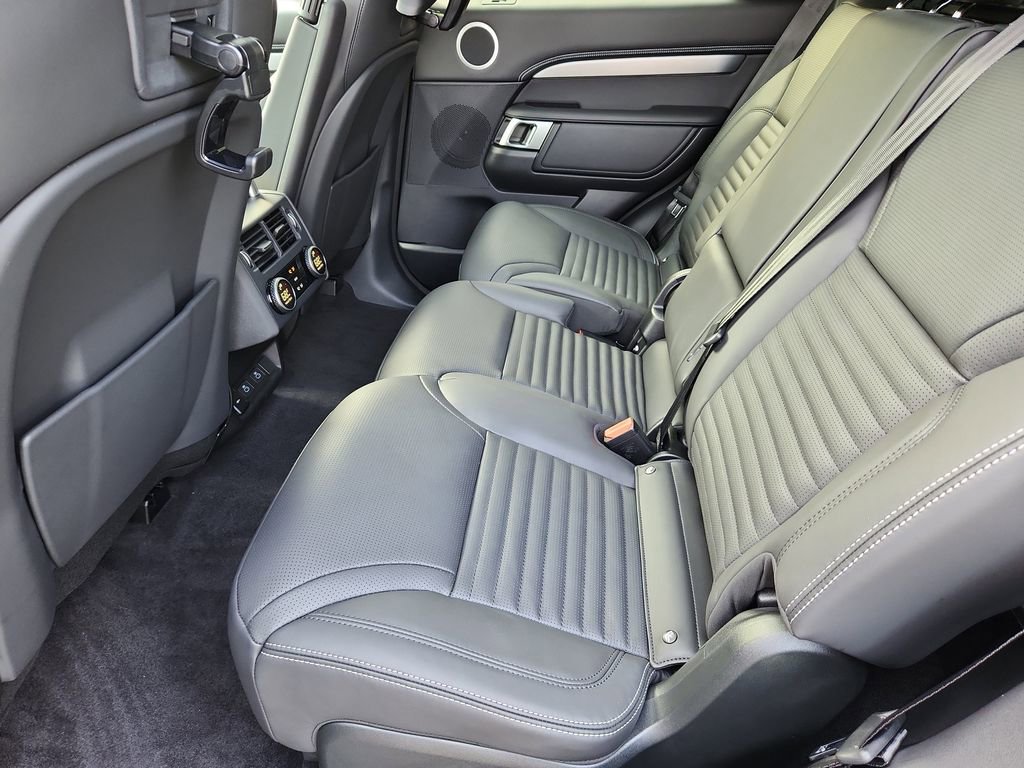 New 2026 Land Rover Discovery Limited Edition image 5
