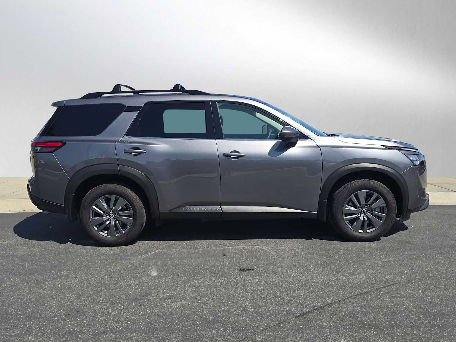 Used 2025 Nissan Pathfinder SV w/ Cargo Package FWD image 2