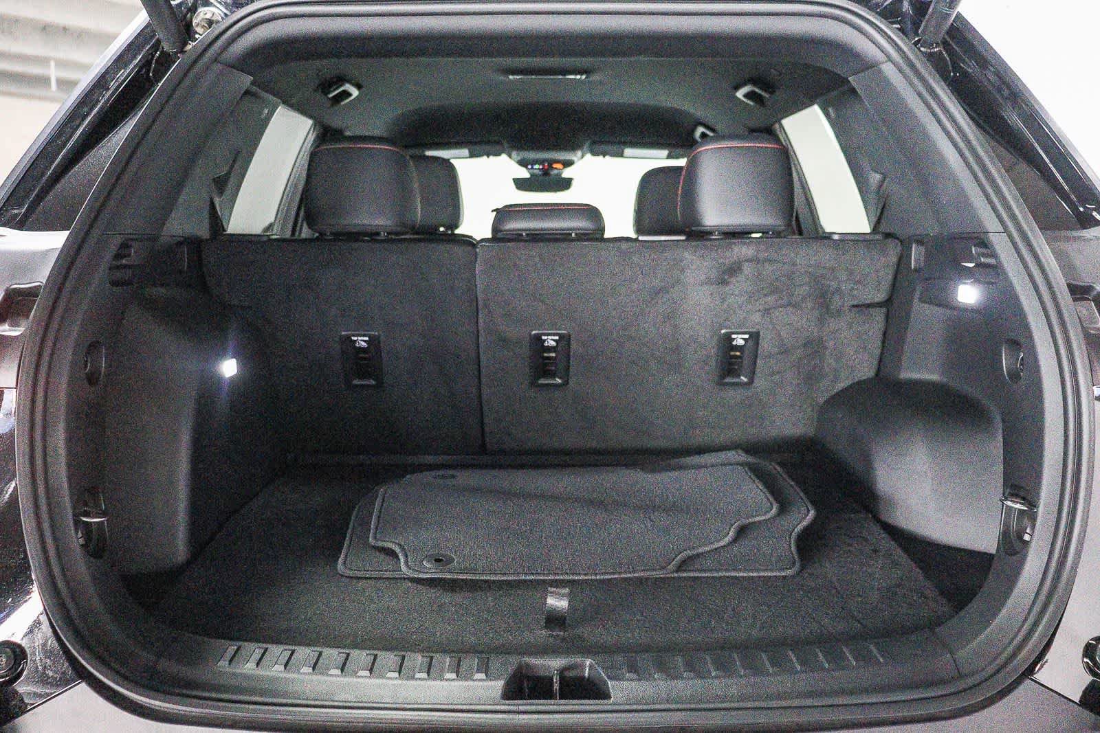 Used 2025 Chevrolet Equinox RS w/ Safety and Technology Package FWD image 26