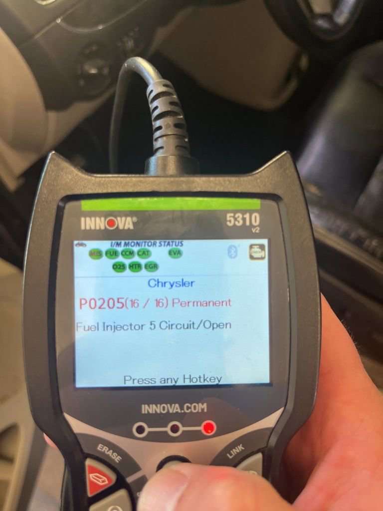 Used 2015 Chrysler Town & Country Touring FWD image 4