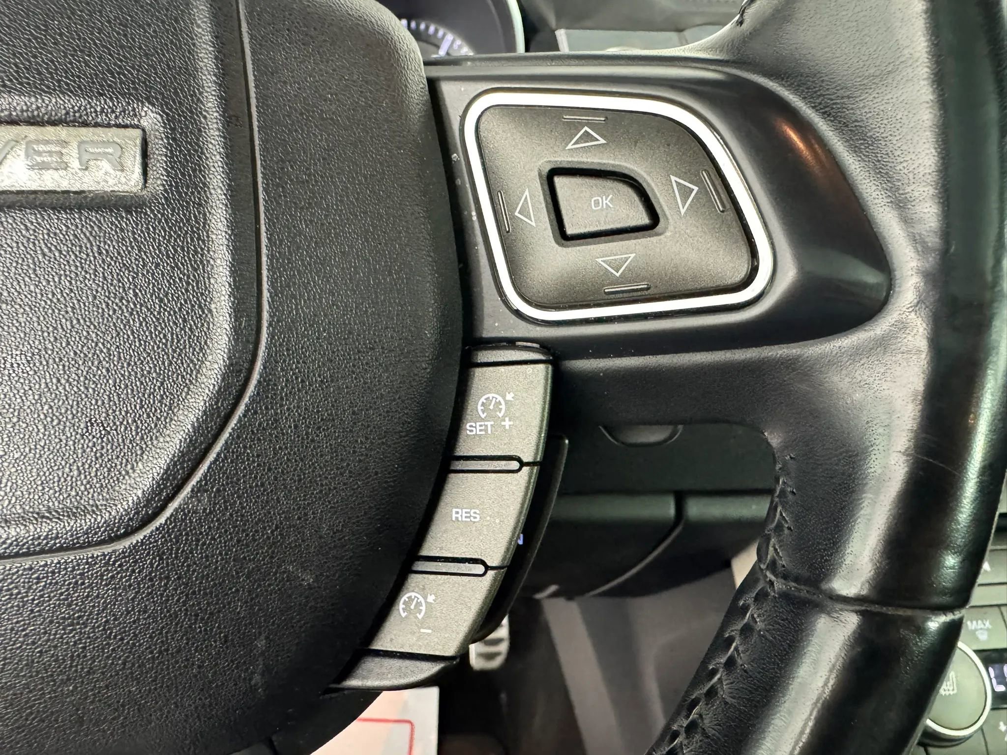 Used 2013 Land Rover Range Rover Evoque Pure Premium w/ Pure Premium Pkg image 17