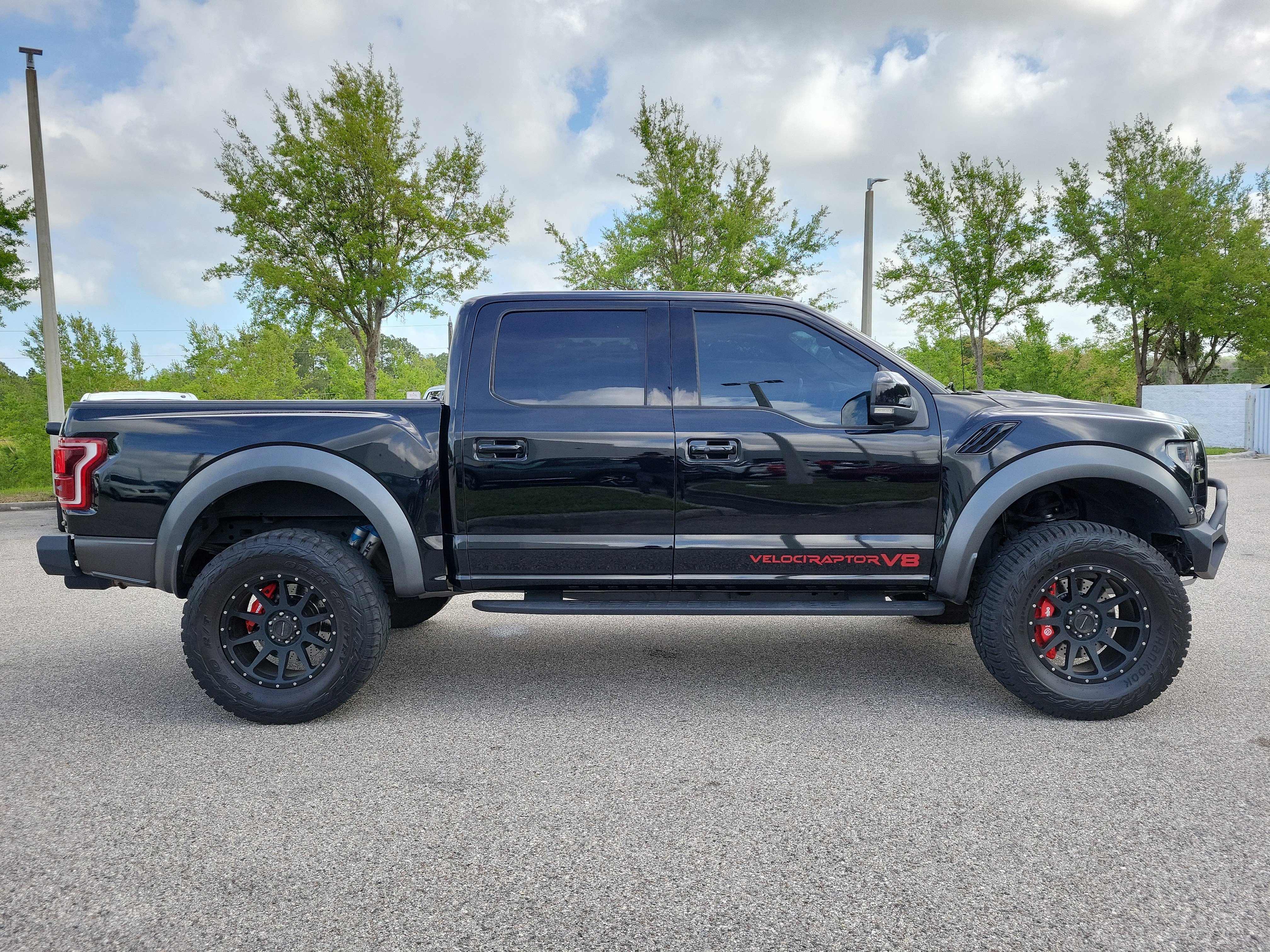 Used 2018 Ford F150 Raptor w/ Equipment Group 802A Luxury image 4