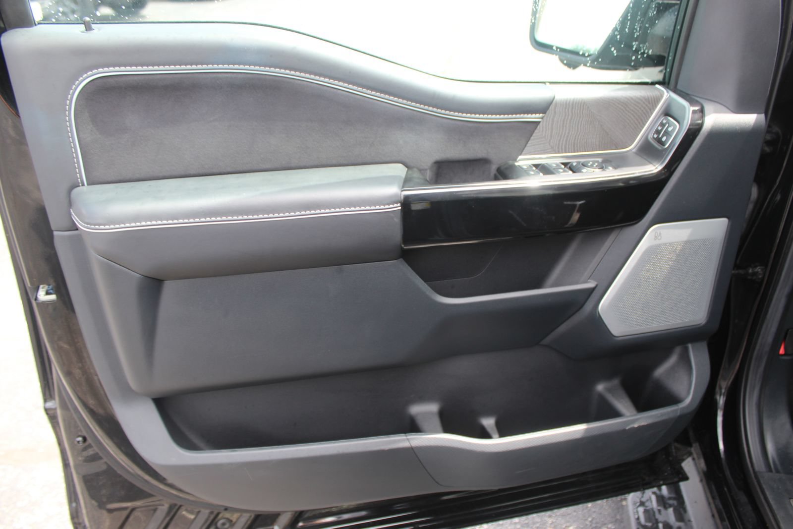 Used 2023 Ford F150 Lightning Platinum AWD/4WD image 27