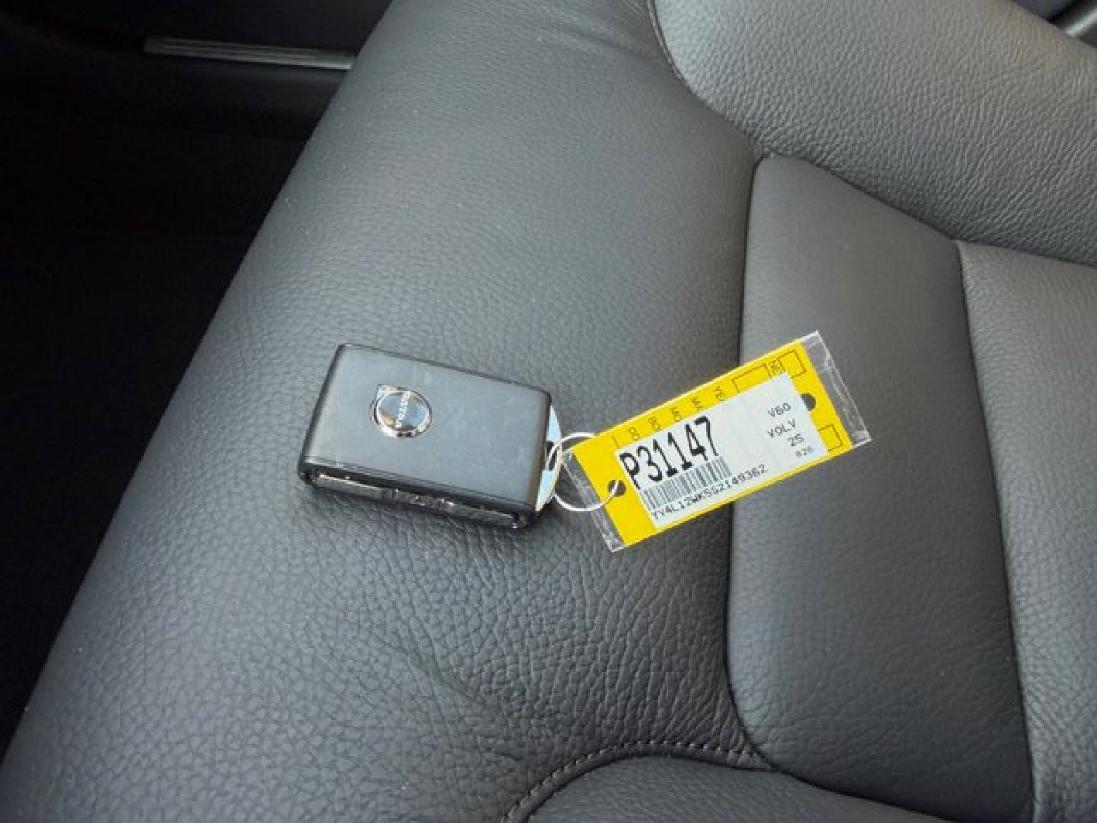 Used 2025 Volvo V60 B5 Cross Country Plus image 21