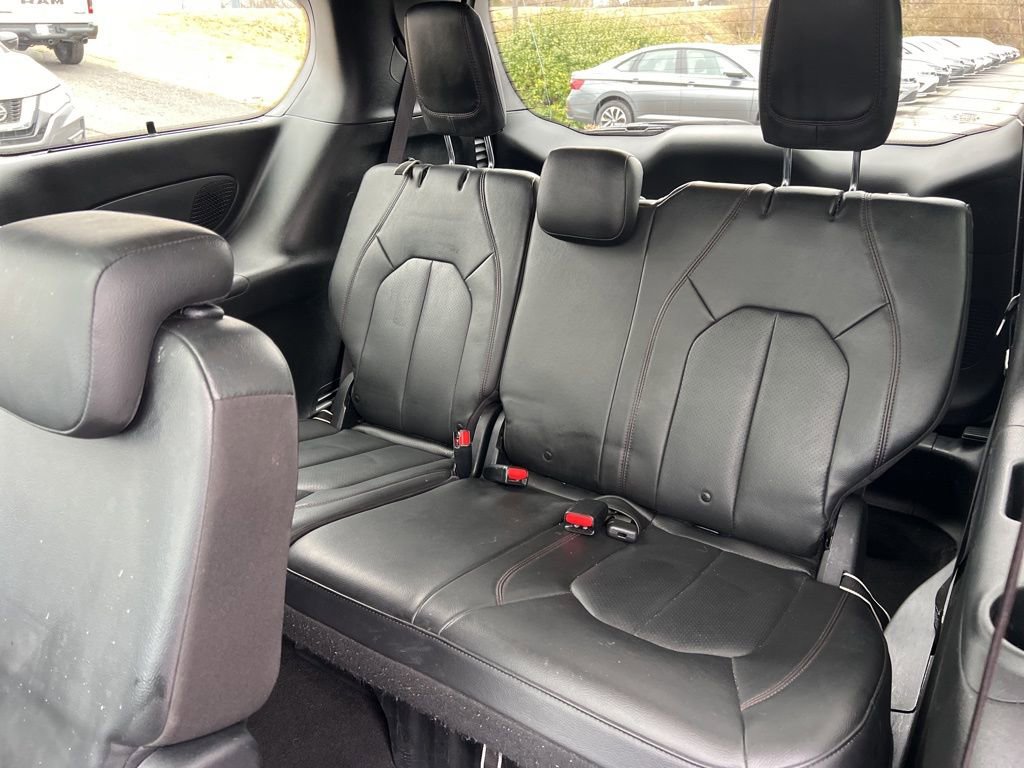 Used 2020 Chrysler Pacifica Touring-L image 31