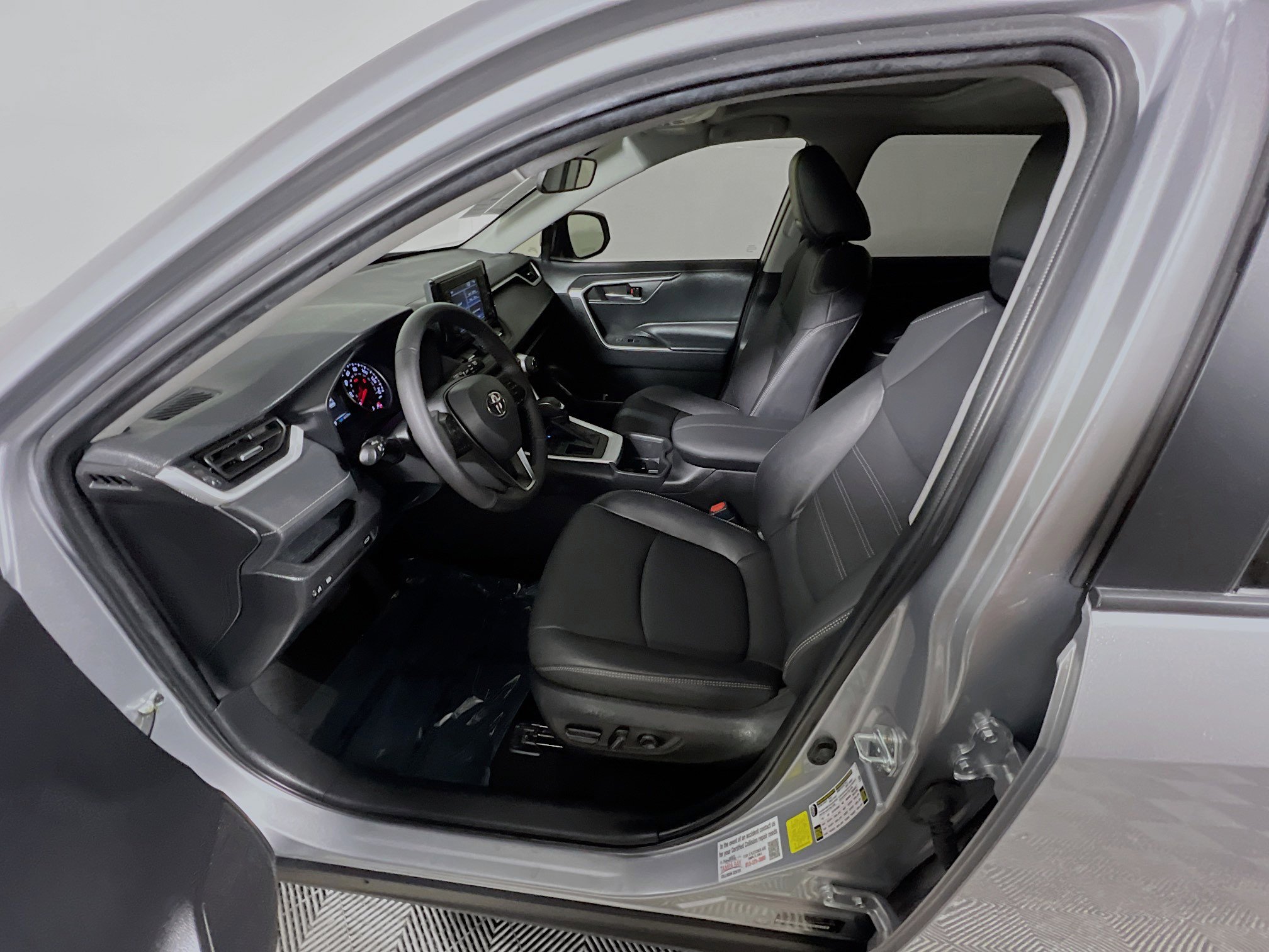 Used 2022 Toyota RAV4 XLE Premium image 15