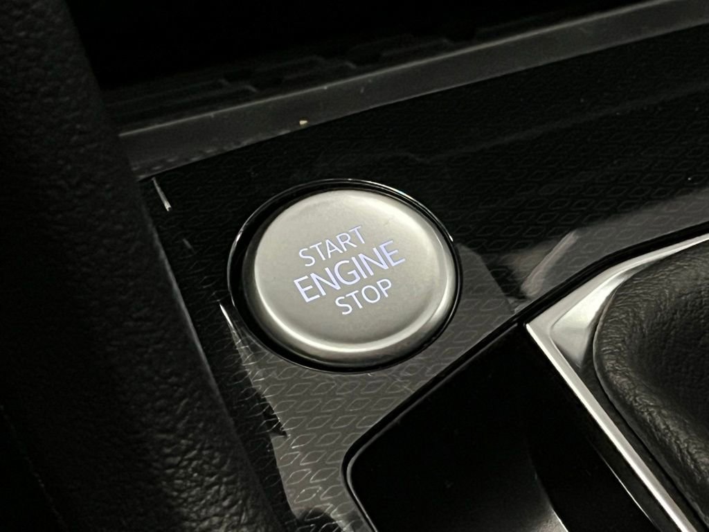 New 2025 Volkswagen Taos SEL image 15