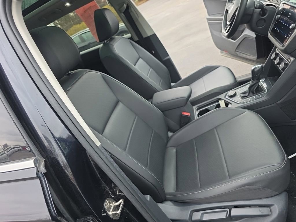 Used 2020 Volkswagen Tiguan SE w/ Panoramic Sunroof Package image 31