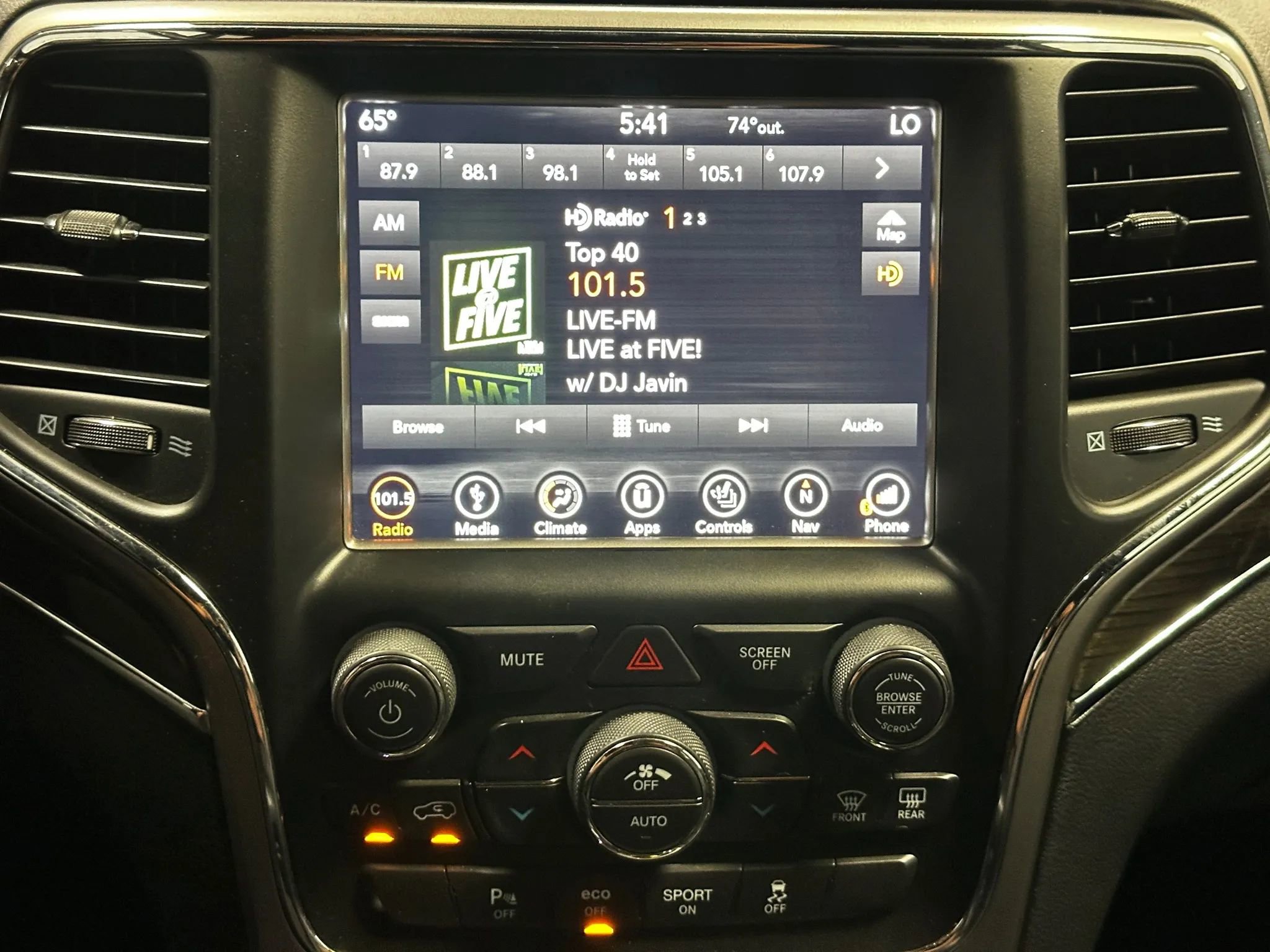 Used 2018 Jeep Grand Cherokee Overland image 34