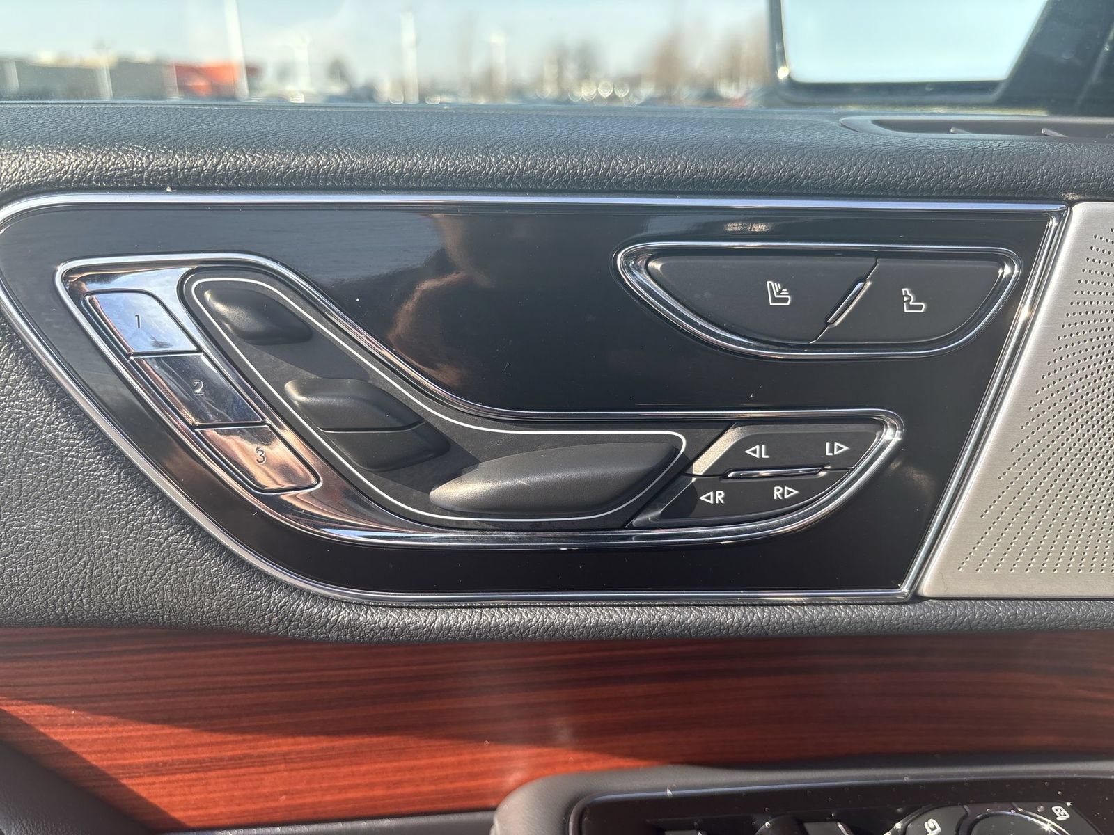 Used 2023 Lincoln Navigator L Reserve AWD/4WD image 14