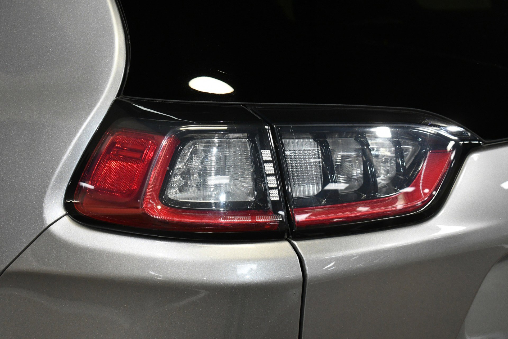 Used 2019 Jeep Cherokee Limited image 60