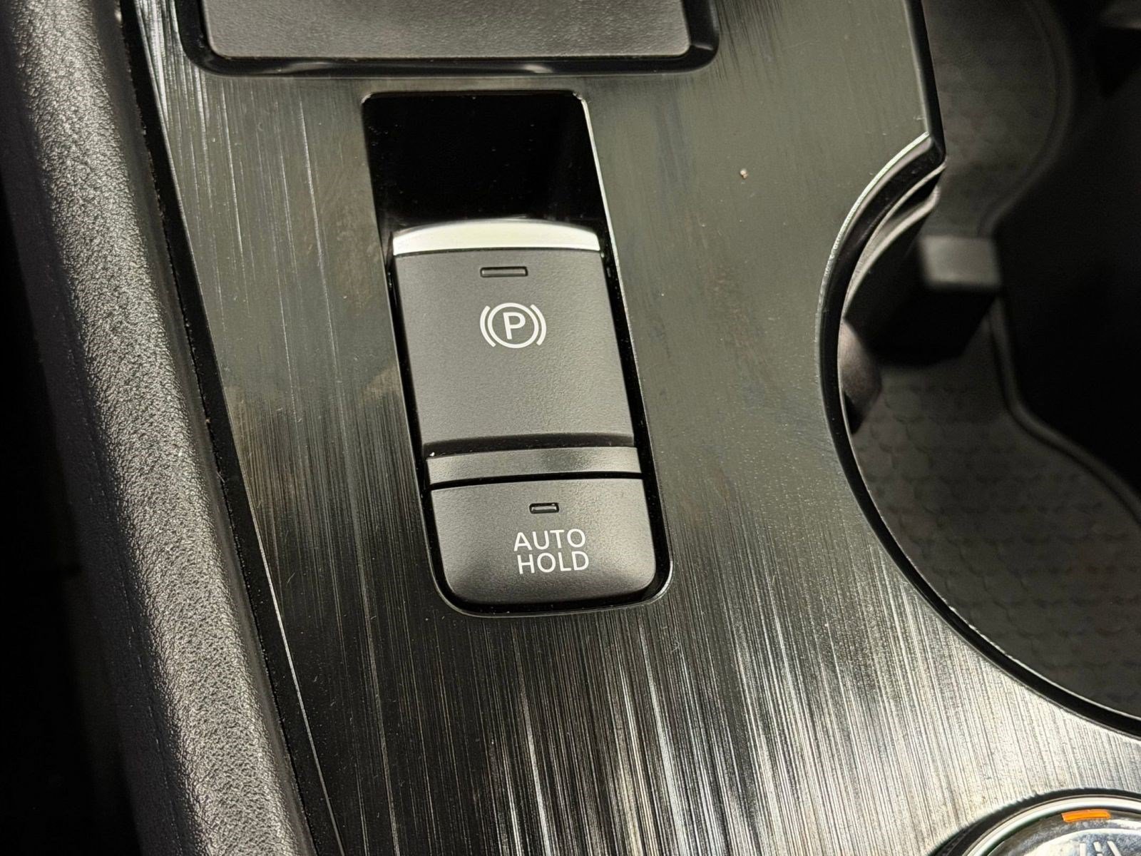 Used 2023 Nissan Rogue SV AWD/4WD image 16