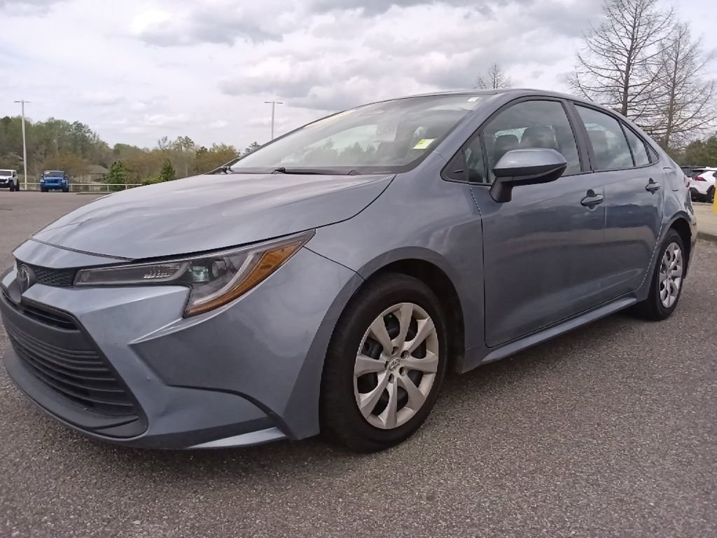 Used 2023 Toyota Corolla LE image 7