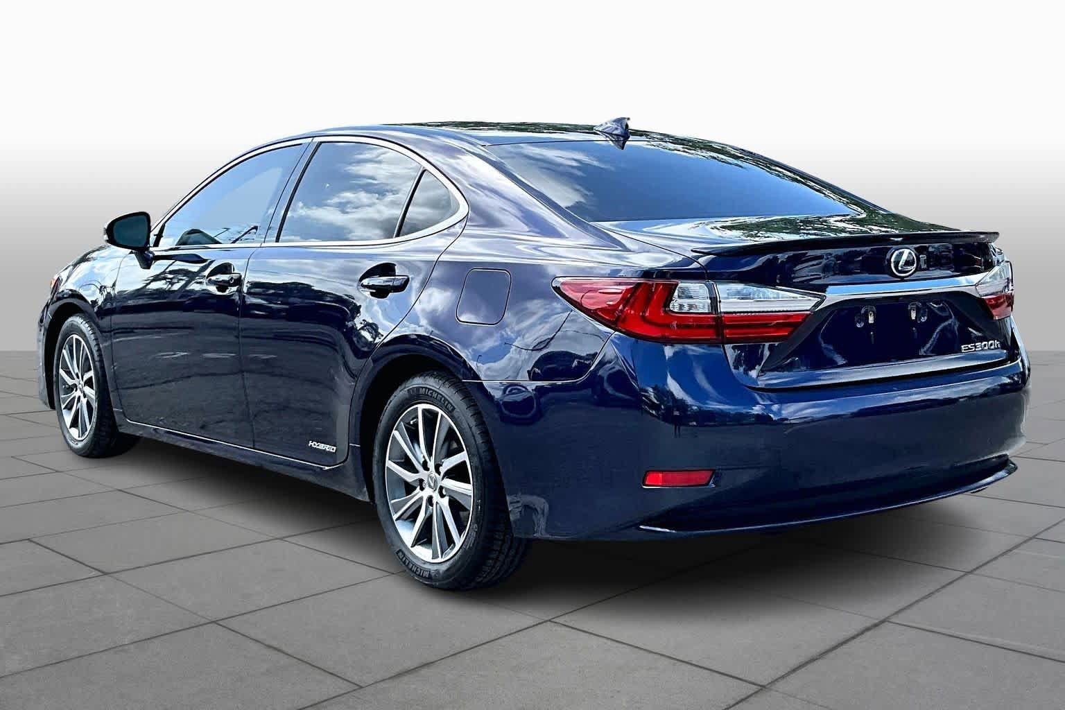 Used 2017 Lexus ES 300h image 12