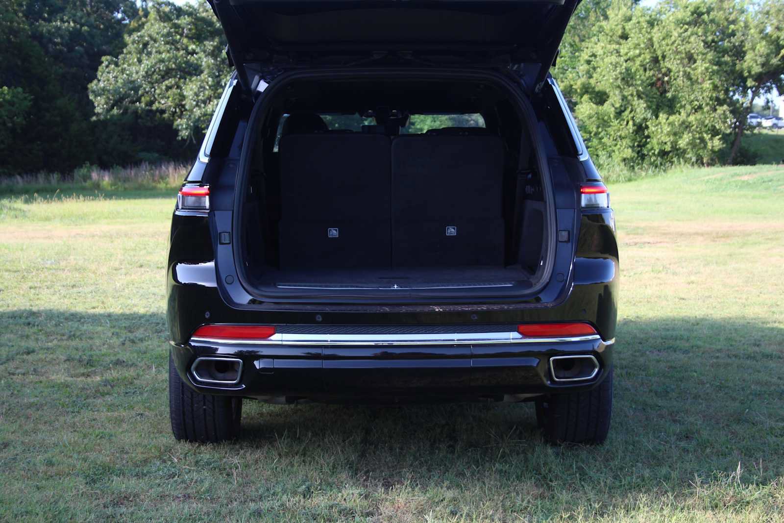 Used 2021 Jeep Grand Cherokee L Overland w/ Luxury Tech Group IV AWD/4WD image 9